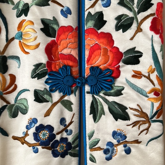 Stunning Silk/Rayon Kimono - Picture 2 of 7